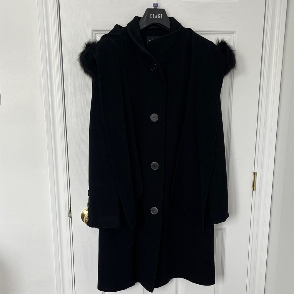Elegant Black Coat with fur